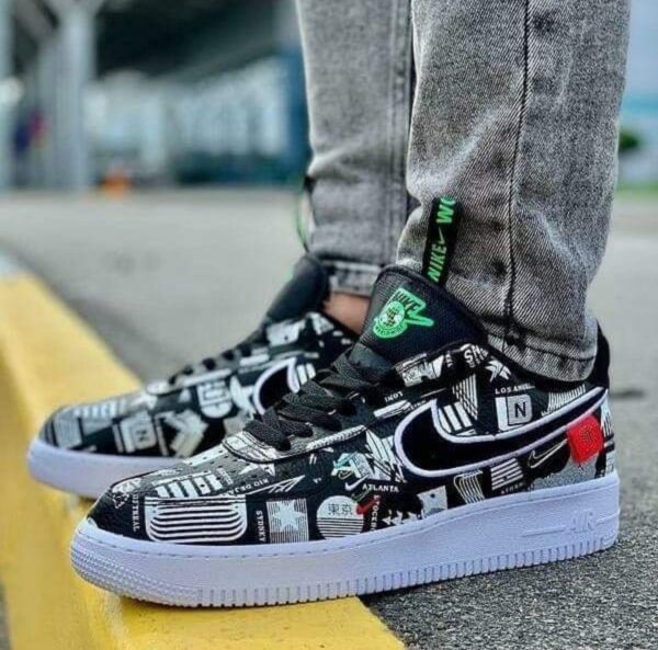 Nike Air Force 1 Low Classic Sneakers