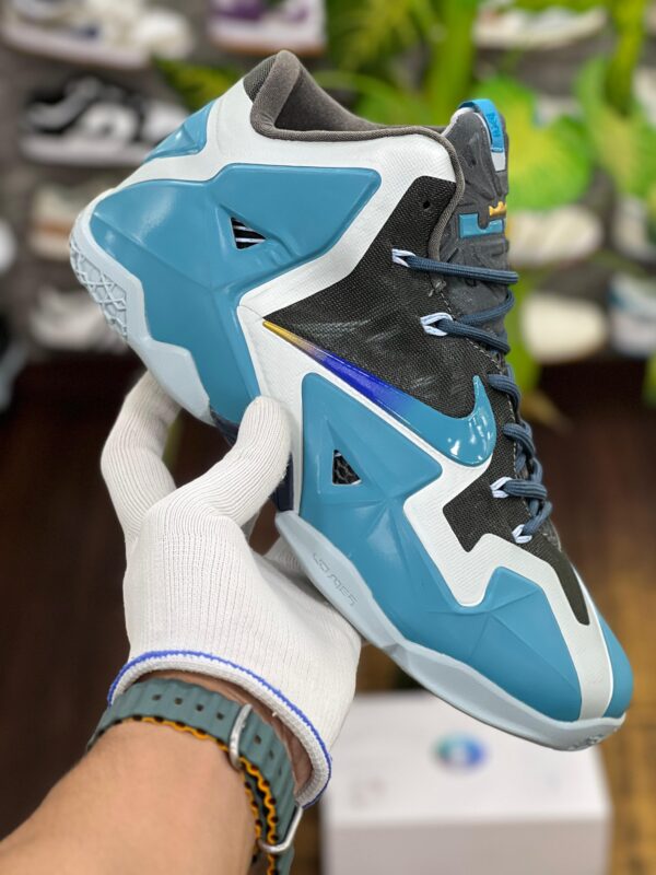 Nike LeBron 11 Basketball Shoes - Image 3