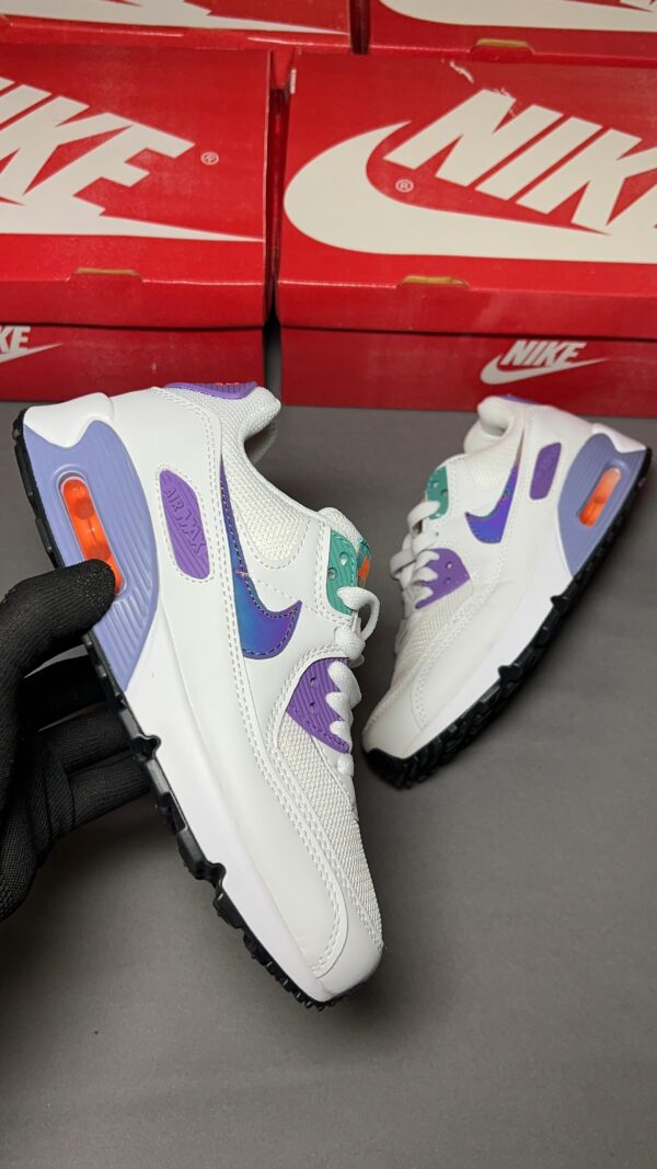 Nike Air Max 90 SE "For Her" – Classic Style with a Feminine Touch - Image 2